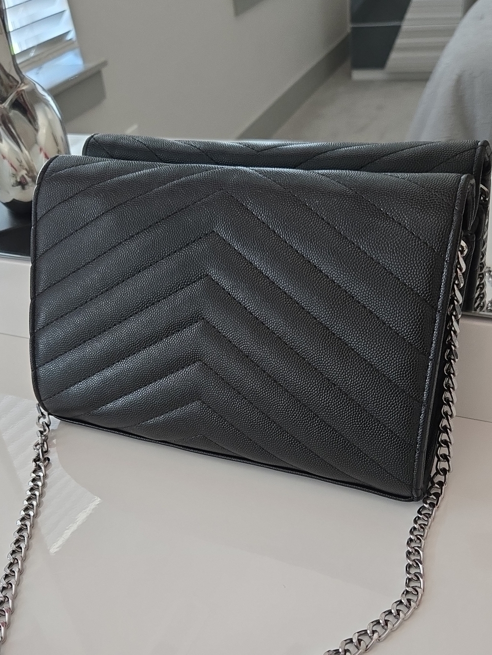Hot Miami Styles Black Quilted Crossbody with Silver Chain - Picture 5 of 8